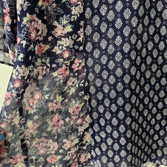 JESSICA SIMPSON MATERNITY Floral Navy Sheer Blouse Short Sleeve Size Small - Picture 6 of 17